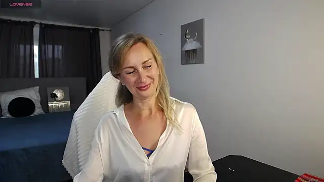 Vanessa Nowak online show from July 2026 01:40:01 PM