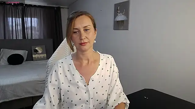 Snapshot of Vanessa_Nowak chatting on May 2026 11:51:01 AM Vanessa Nowak online show from May 2026 11:51:01 AM