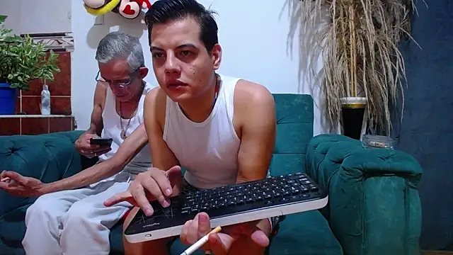 Leon hot X online show from February 2025 11:53:01 AM