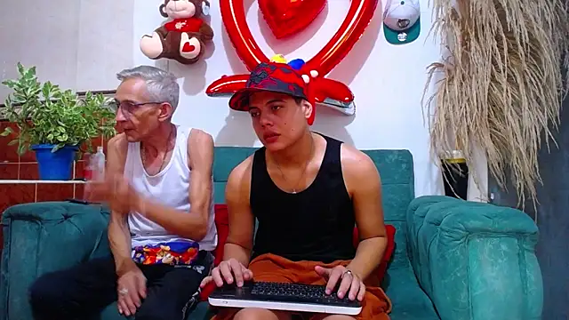 Leon hot X online show from February 2025 08:00:01 PM