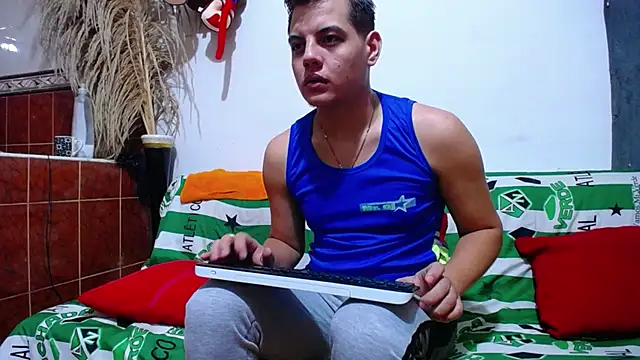 Leon hot X online show from March 2025 11:51:02 AM