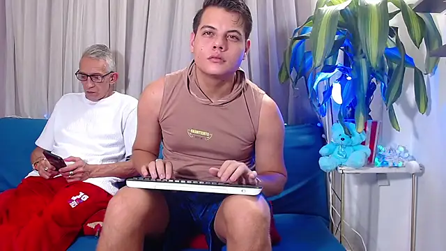 Leon hot X online show from March 2026 07:09:01 PM