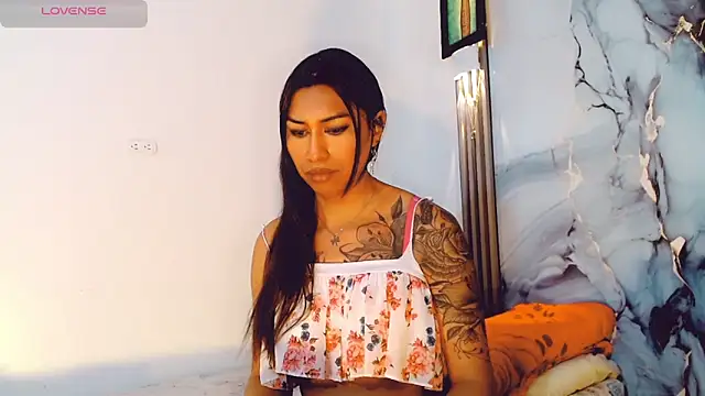 khiara moretti online show from October 2025 11:01:01 AM
