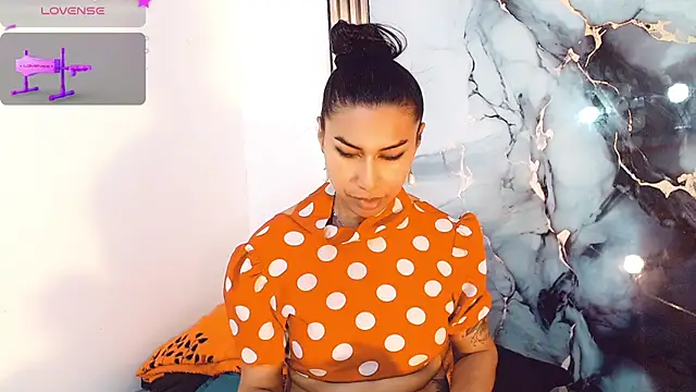 khiara moretti online show from November 2025 11:43:02 AM