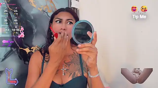 Snapshot of khiara_moretti chatting on June 2026 12:06:01 PM khiara moretti online show from June 2026 12:06:01 PM