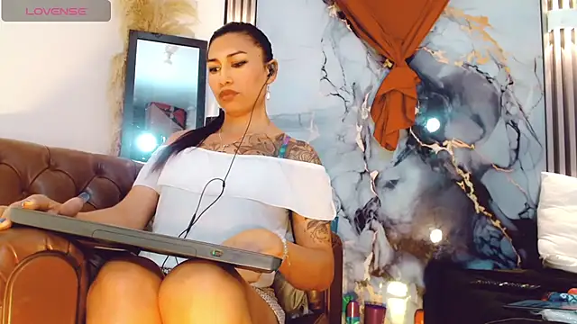 khiara moretti online show from September 2025 08:19:02 PM