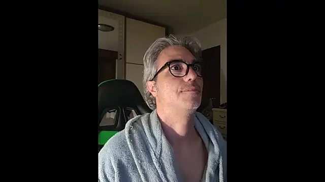 KennyForU77 online show from March 2026 07:05:02 PM