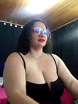 Snapshot of Aleja_Gonzales chatting on June 2026 10:51:01 PM Aleja Gonzales online show from June 2026 10:51:01 PM