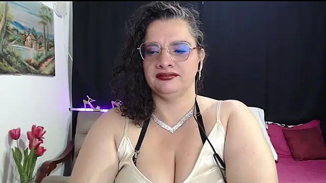 Snapshot of Aleja_Gonzales chatting on June 2026 02:43:01 AM Aleja Gonzales online show from June 2026 02:43:01 AM