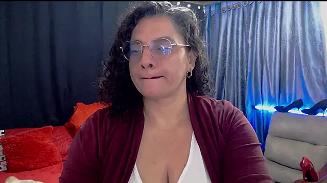 Snapshot of Aleja_Gonzales chatting on July 2026 11:28:02 AM Aleja Gonzales online show from July 2026 11:28:02 AM