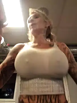 Snapshot of Ninasweden chatting on December 2024 09:22:01 PM Ninasweden online show from December 2024 09:22:01 PM