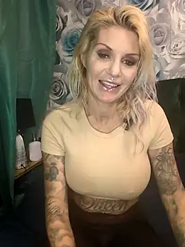 Snapshot of Ninasweden chatting on December 2025 09:09:02 PM Ninasweden online show from December 2025 09:09:02 PM