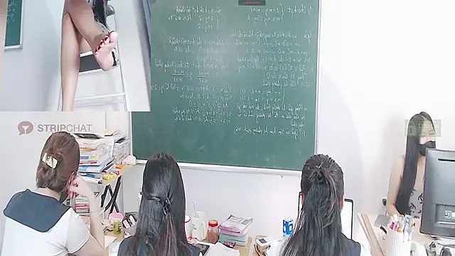 Snapshot of _Math_ chatting on September 2025 03:06:02 AM Math online show from September 2025 03:06:02 AM