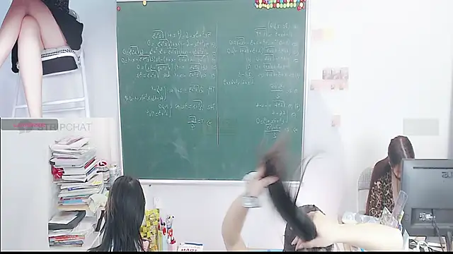 Snapshot of _Math_ chatting on November 2025 02:59:02 AM Math online show from November 2025 02:59:02 AM