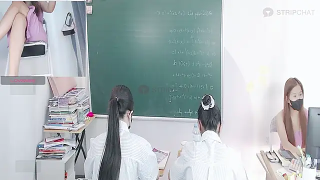 Snapshot of _Math_ chatting on October 2025 02:53:01 AM Math online show from October 2025 02:53:01 AM
