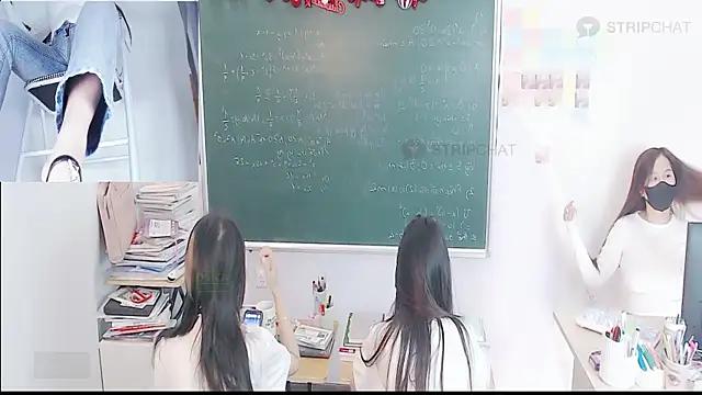 Snapshot of _Math_ chatting on December 2025 10:21:01 AM Math online show from December 2025 10:21:01 AM