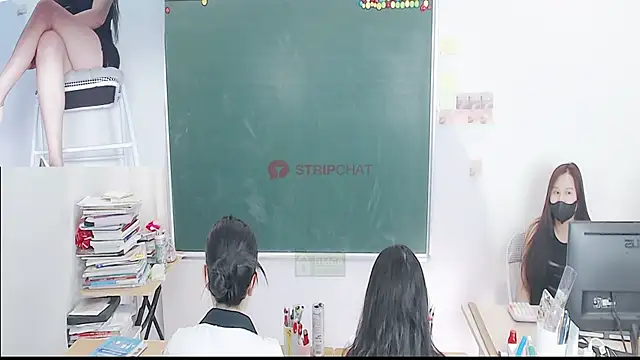 Snapshot of _Math_ chatting on November 2025 09:25:01 AM Math online show from November 2025 09:25:01 AM