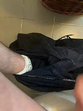 Snapshot of LucaDonna998 chatting on December 2024 05:47:02 PM LucaDonna998 online show from December 2024 05:47:02 PM