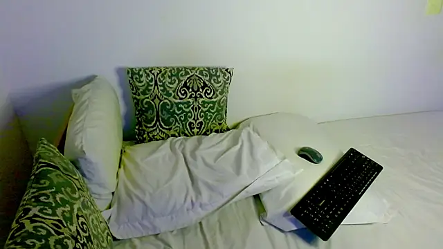 Snapshot of samanta_r_ chatting on March 2026 05:13:01 PM samanta r online show from March 2026 05:13:01 PM