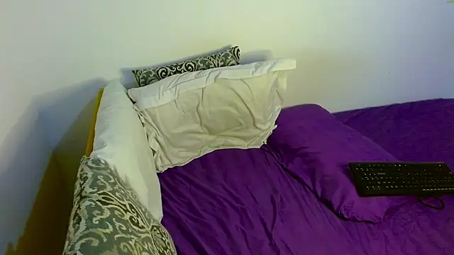 Snapshot of samanta_r_ chatting on October 2025 05:50:02 PM samanta r online show from October 2025 05:50:02 PM