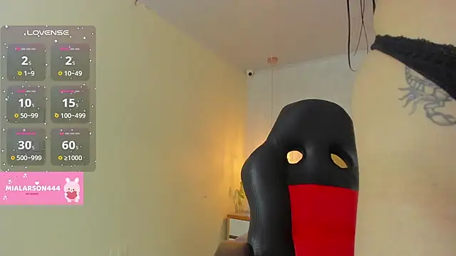 LARSONMIA online show from October 2025 12:28:01 PM