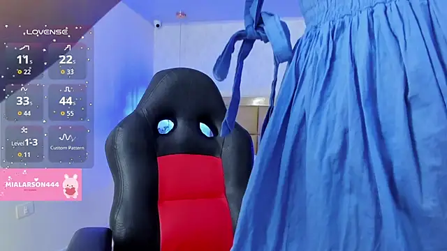 LARSONMIA online show from October 2025 12:17:01 PM