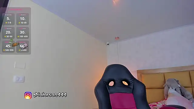 LARSONMIA online show from March 2025 11:51:02 AM