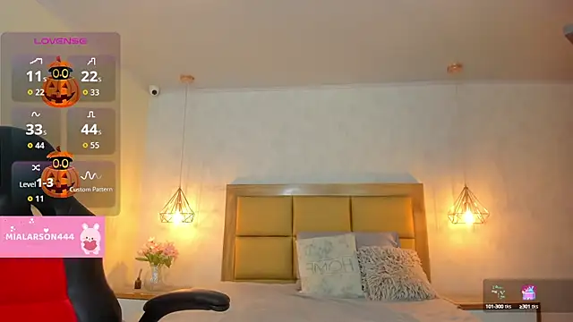 LARSONMIA online show from October 2025 12:24:01 PM