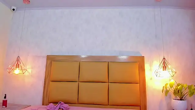 LARSONMIA online show from March 2025 03:12:01 PM