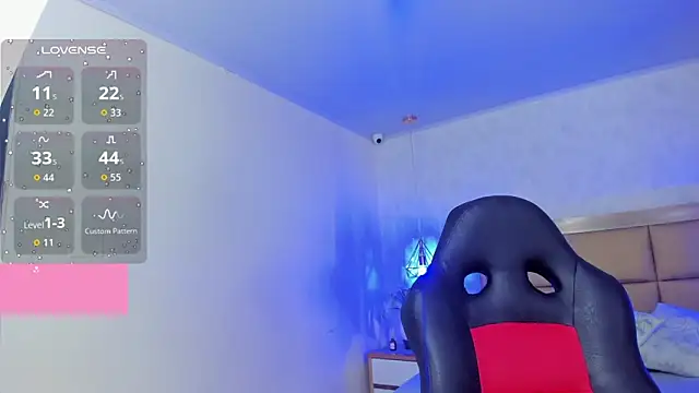 LARSONMIA online show from October 2025 12:17:01 PM