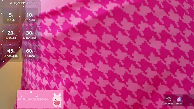 LARSONMIA online show from November 2025 12:20:01 PM