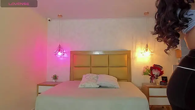 LARSONMIA online show from March 2026 12:21:01 PM