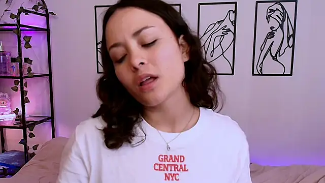 Megan Rodrigo online show from October 2025 07:04:02 PM