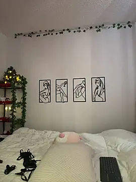 Megan Rodrigo online show from December 2025 02:22:02 PM