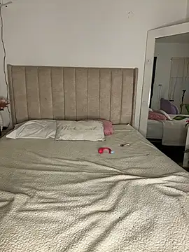 Roxanne 08 online show from December 2025 11:05:01 PM