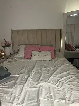 Roxanne 08 online show from December 2025 12:05:01 AM