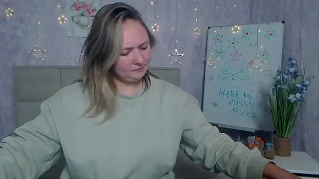 Snapshot of SallyVerda chatting on November 2025 06:36:02 PM SallyVerda online show from November 2025 06:36:02 PM