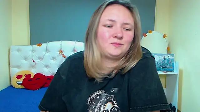 Snapshot of SallyVerda chatting on November 2025 07:39:01 PM SallyVerda online show from November 2025 07:39:01 PM