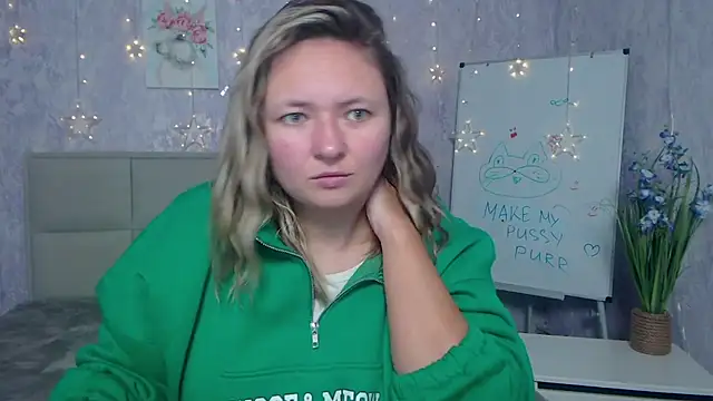 Snapshot of SallyVerda chatting on November 2025 07:06:02 PM SallyVerda online show from November 2025 07:06:02 PM