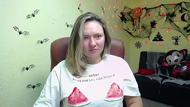 Snapshot of SallyVerda chatting on November 2025 06:33:01 PM SallyVerda online show from November 2025 06:33:01 PM