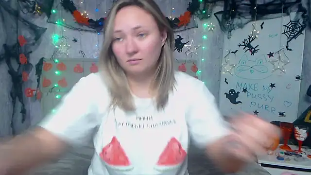 Snapshot of SallyVerda chatting on October 2025 07:11:01 PM SallyVerda online show from October 2025 07:11:01 PM