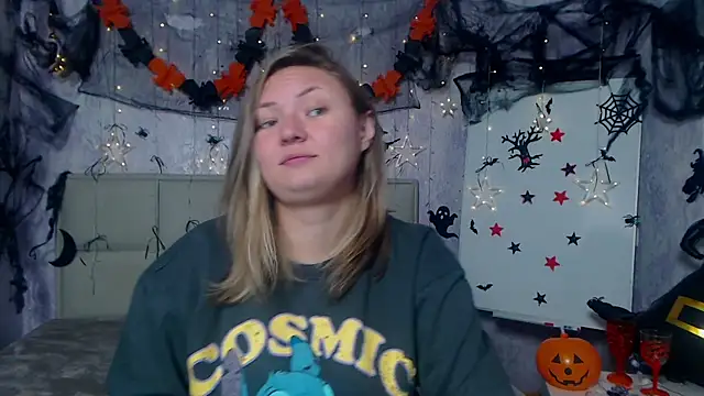 Snapshot of SallyVerda chatting on October 2025 05:12:02 PM SallyVerda online show from October 2025 05:12:02 PM