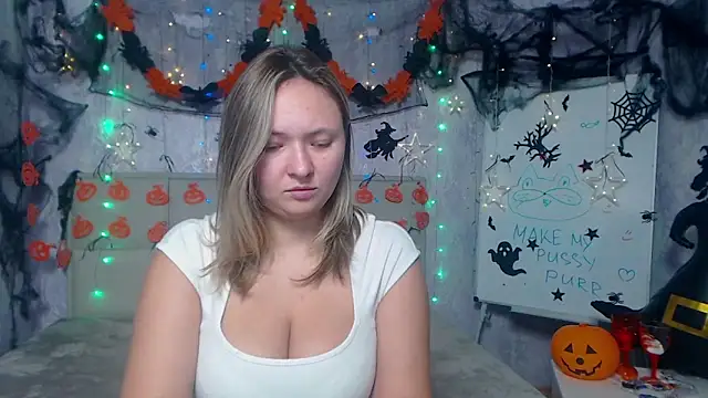 Snapshot of SallyVerda chatting on November 2025 06:57:01 PM SallyVerda online show from November 2025 06:57:01 PM