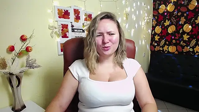 Snapshot of SallyVerda chatting on November 2025 07:14:02 PM SallyVerda online show from November 2025 07:14:02 PM