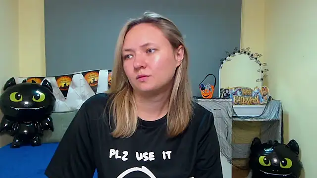 Snapshot of SallyVerda chatting on October 2025 05:22:02 PM SallyVerda online show from October 2025 05:22:02 PM