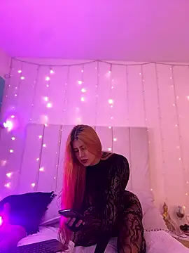 Amber Martins  online show from January 2026 09:30:01 PM