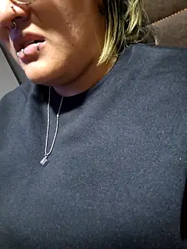 lucky-leah online show from December 2025 04:11:02 AM