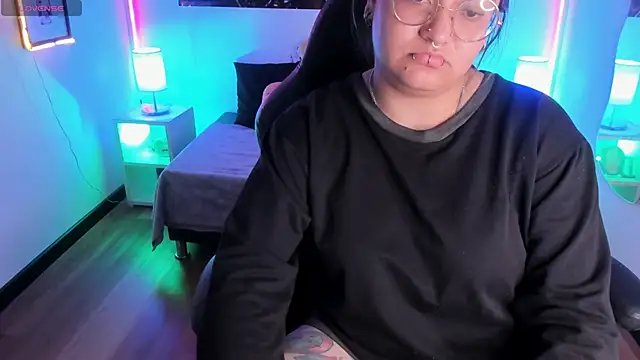 lucky-leah online show from November 2025 03:50:02 AM