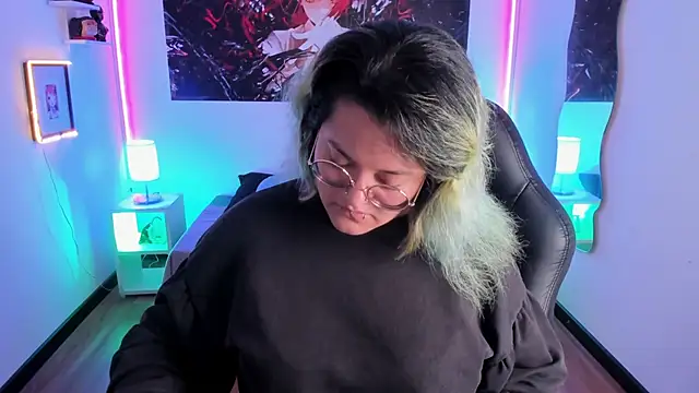 lucky-leah online show from November 2025 04:38:01 AM