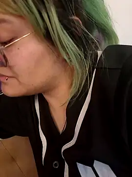 lucky-leah online show from October 2025 04:05:02 AM